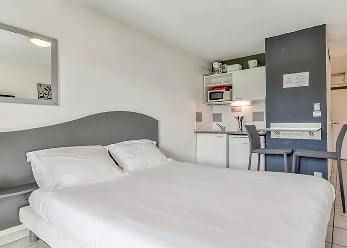 Vacancéole - Le Fonserane - Sud Hotel 3*