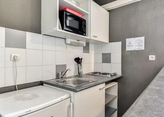 Vacancéole - Le Fonserane - Sud Hotel 3*