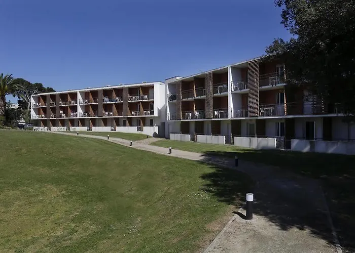 Vacancéole - Le Fonserane - Sud 3*